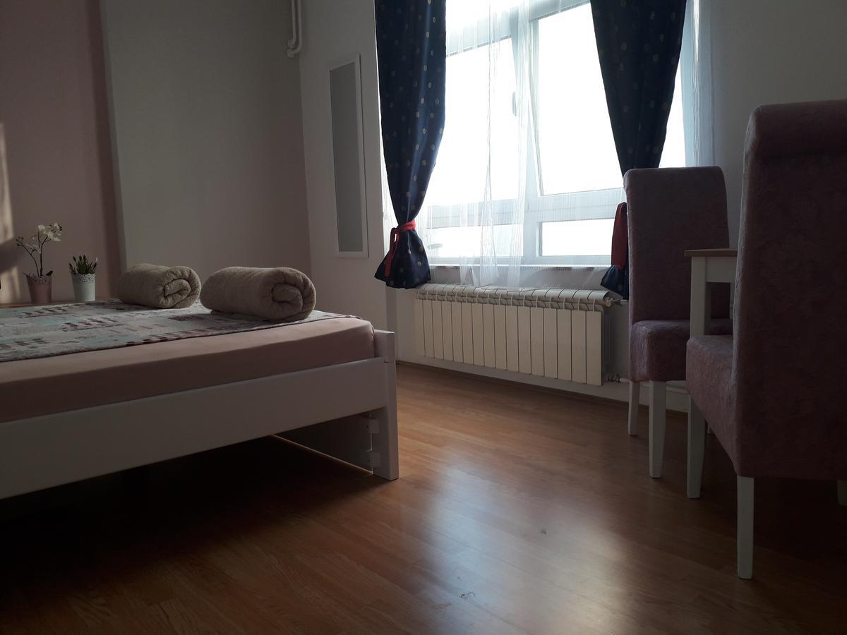 Studio Apartman Ld U Strogom Centru Novi Sad Exteriör bild