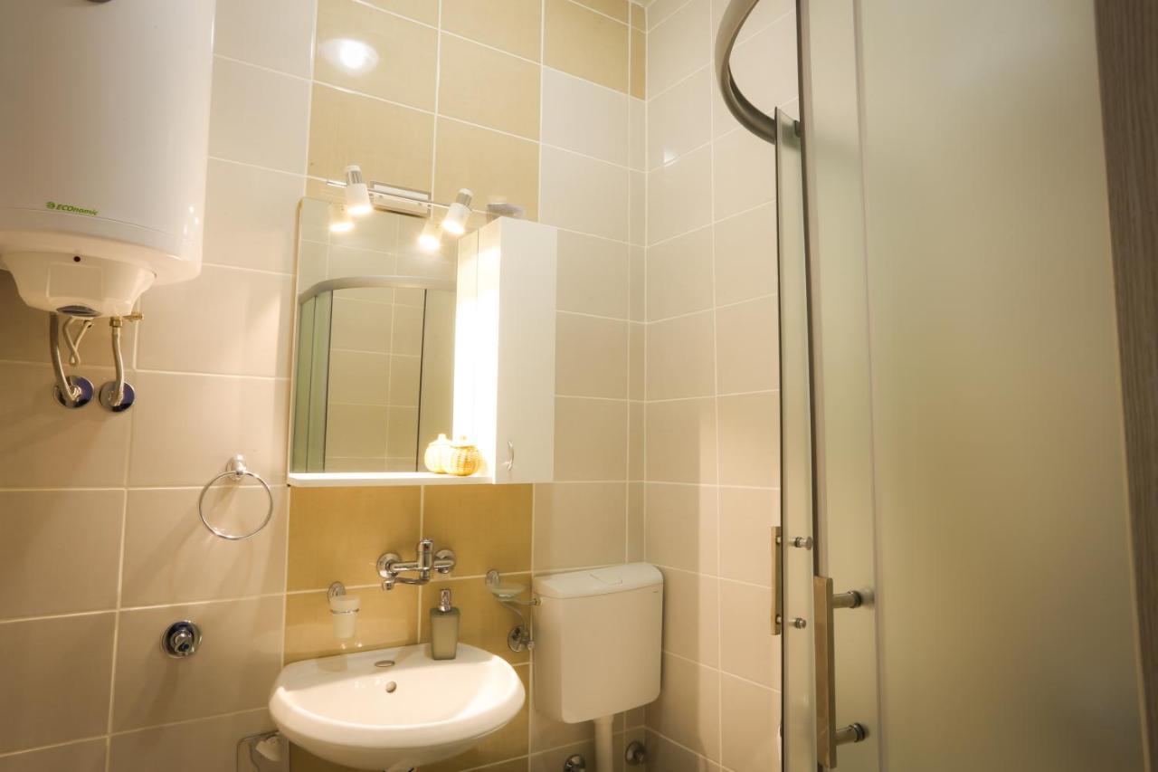 Studio Apartman Ld U Strogom Centru Novi Sad Exteriör bild