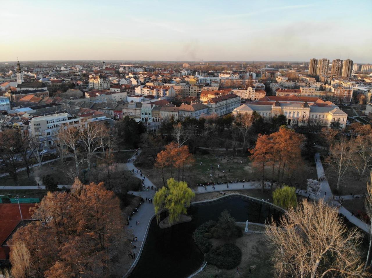 Studio Apartman Ld U Strogom Centru Novi Sad Exteriör bild