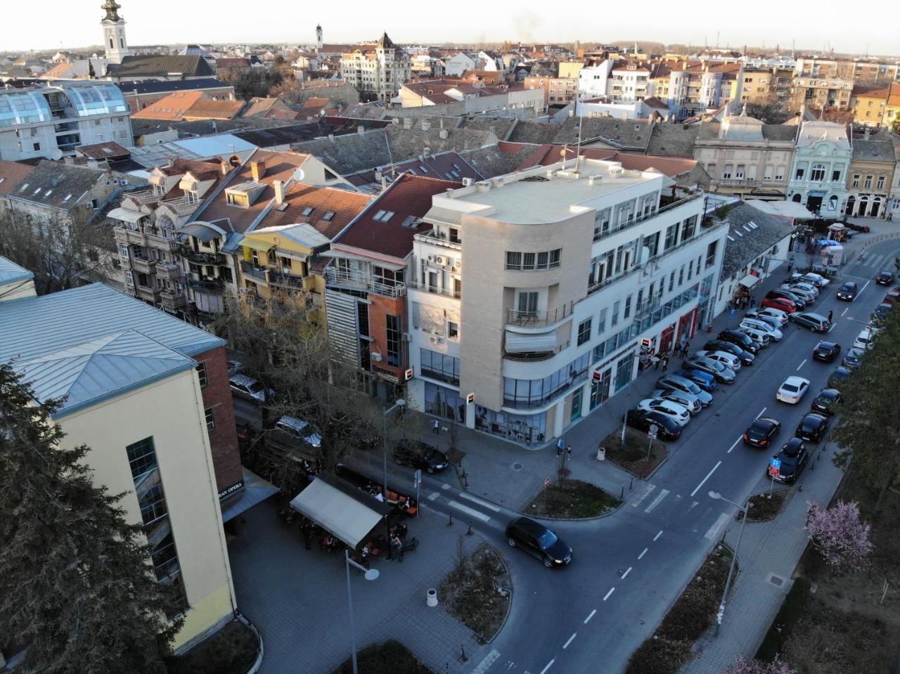 Studio Apartman Ld U Strogom Centru Novi Sad Exteriör bild
