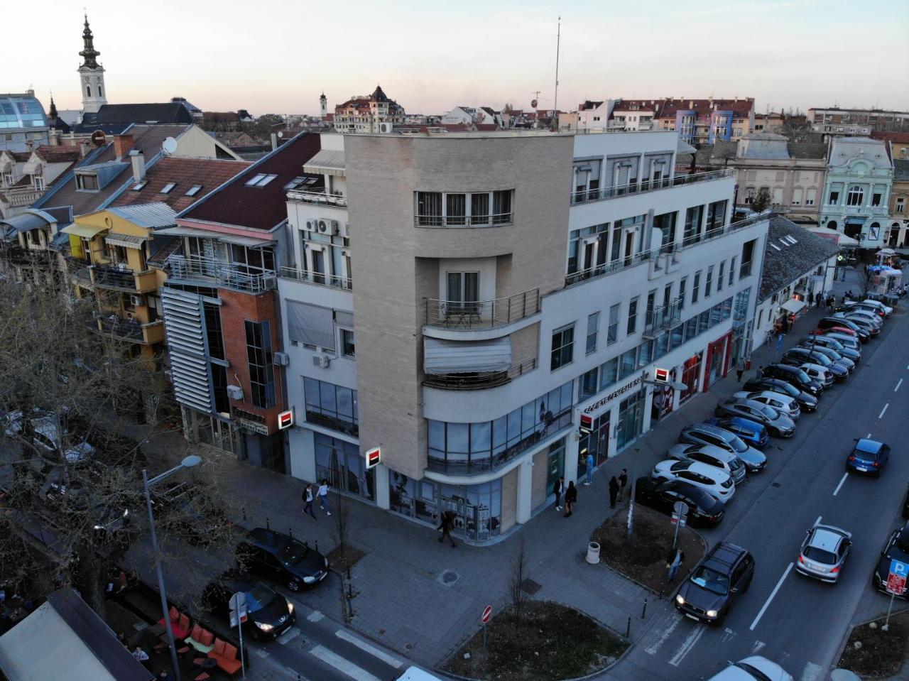 Studio Apartman Ld U Strogom Centru Novi Sad Exteriör bild