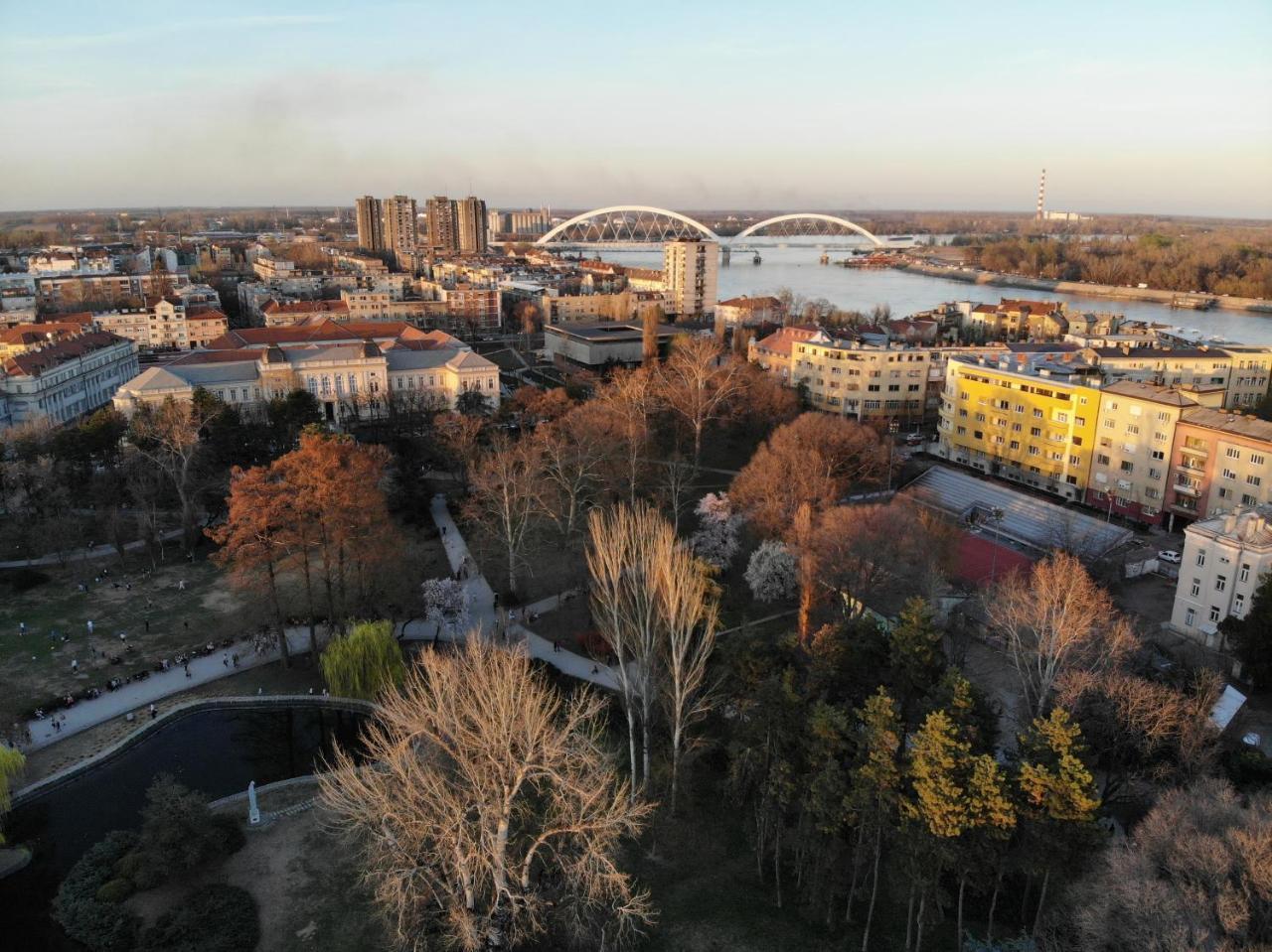 Studio Apartman Ld U Strogom Centru Novi Sad Exteriör bild